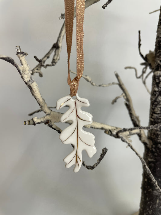 Oak leaf decoration