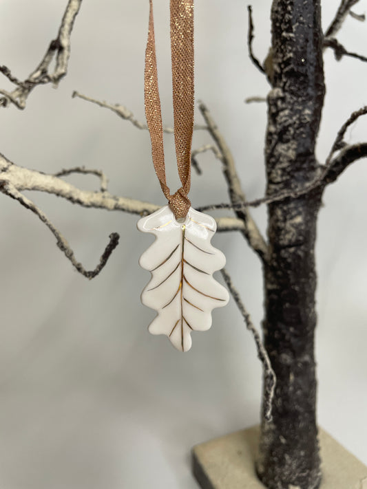 Oak leaf decoration